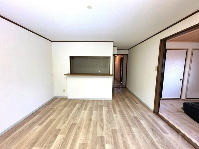 グランデージナギサの居間・リビング