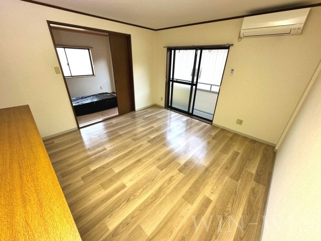 グランデージナギサの居間・リビング
