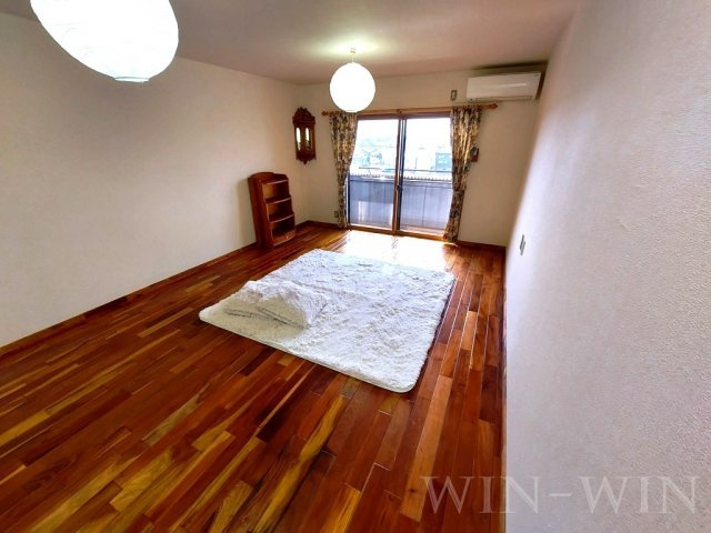 ユトリロつつじが丘 2の居間・リビング