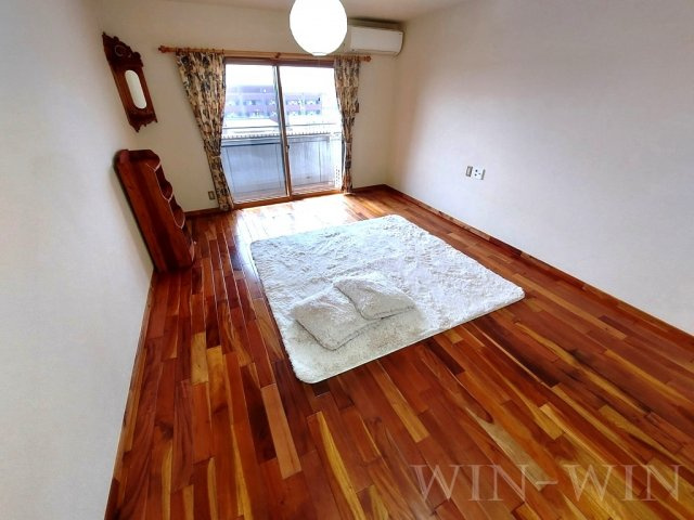 ユトリロつつじが丘 2の居間・リビング