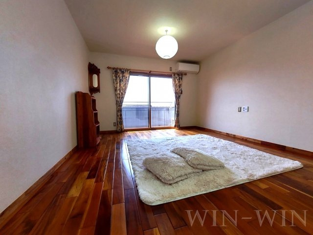 ユトリロつつじが丘 2の居間・リビング