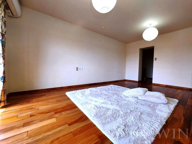 ユトリロつつじが丘 2の居間・リビング