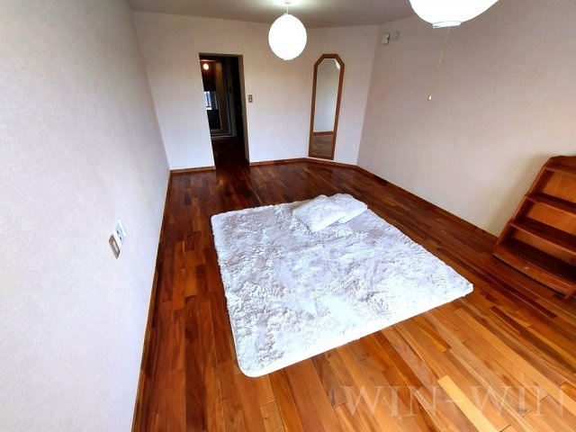 ユトリロつつじが丘 2の居間・リビング