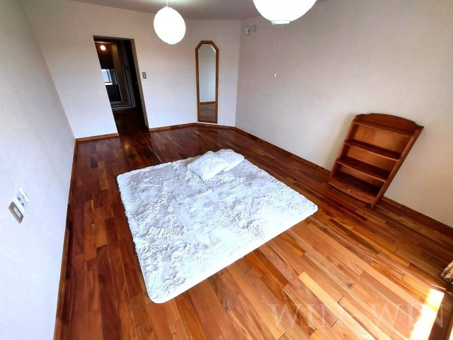 ユトリロつつじが丘 2の居間・リビング