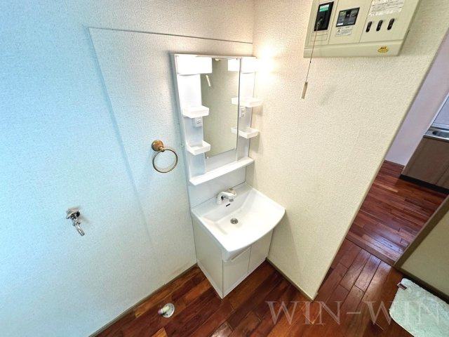 ユトリロ大岩の独立洗面台