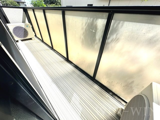 ユトリロ大岩のバルコニー