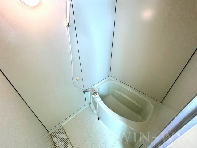 ユトリロ大岩の浴室