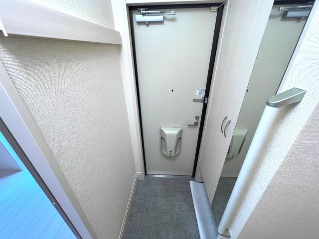 D-roomやまは C棟の玄関