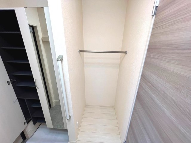 D-roomやまは C棟の玄関