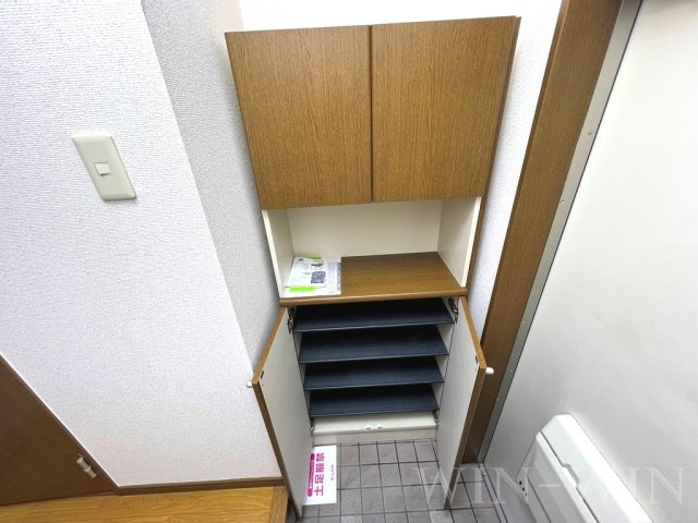 ヴィサージュ東森岡の玄関