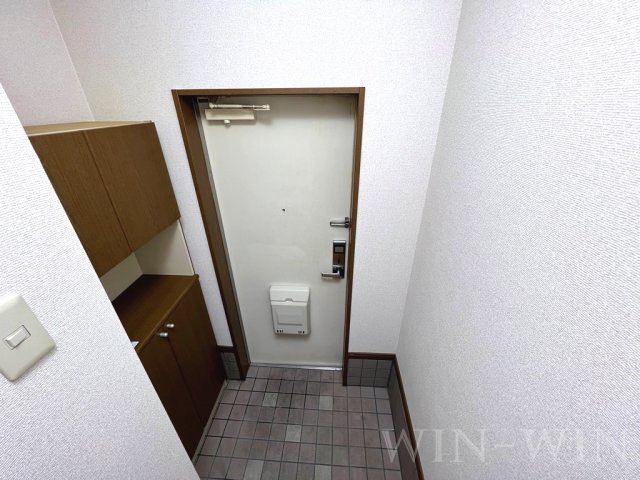 ヴィサージュ東森岡の玄関