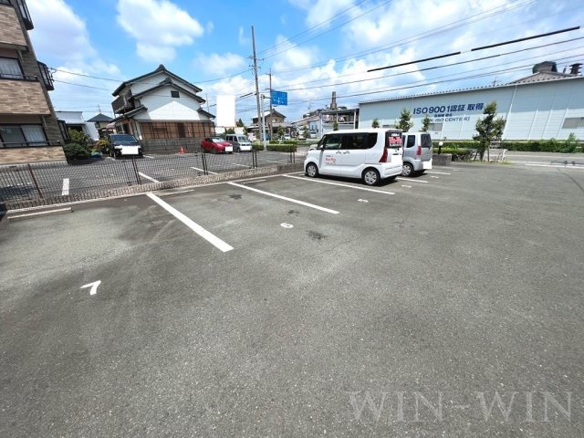 ヴィサージュ東森岡の駐車場