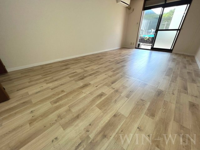 ヴィサージュ東森岡の居間・リビング