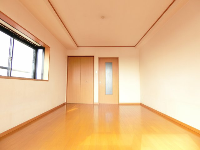 アイビーコート12の月の居間・リビング|おしゃれなリビングです（中部屋の為、出窓はありません）