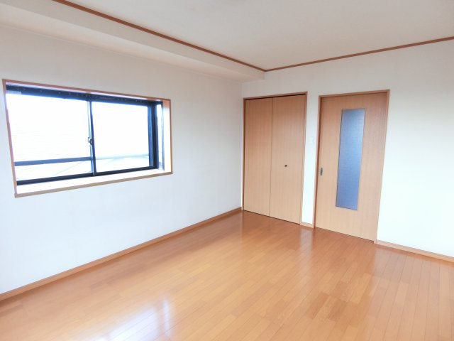 アイビーコート12の月の内装|きれいな内装です（中部屋の為、出窓はありません）