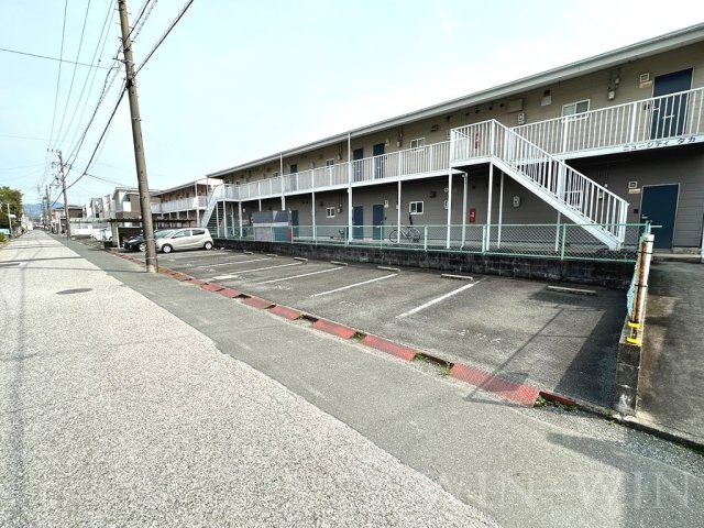 ニューシティタカの駐車場