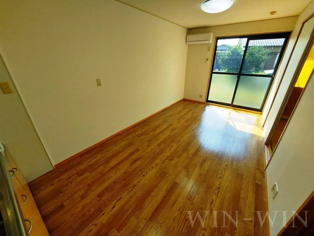 ウエストコート川崎の居間・リビング