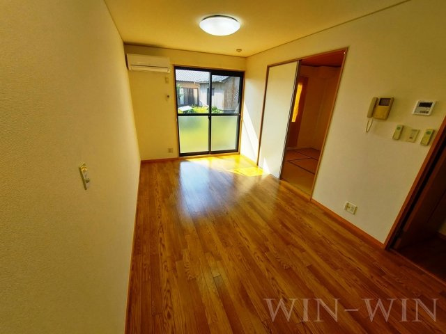 ウエストコート川崎の居間・リビング