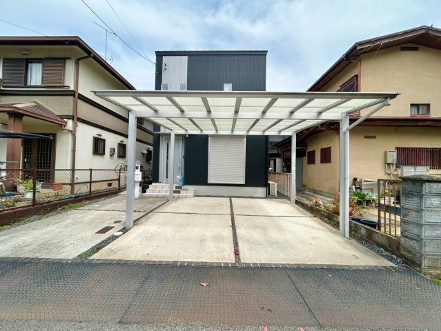 野洲市五条　中古戸建ての駐車場