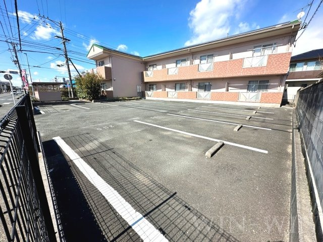 スペチアーレの駐車場