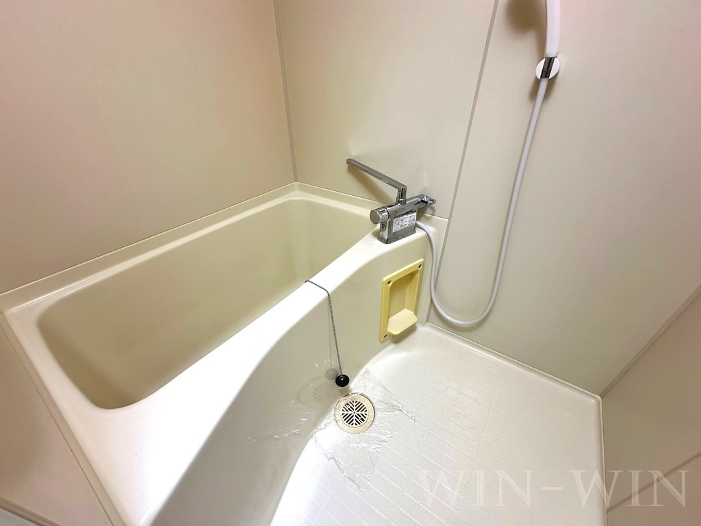 ホワイトタウン寺前の浴室