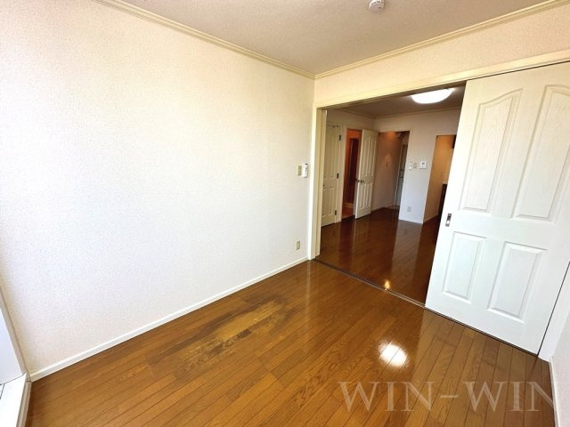 ホワイトタウン寺前の寝室