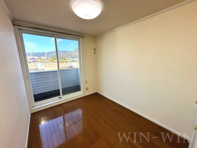 ホワイトタウン寺前の寝室