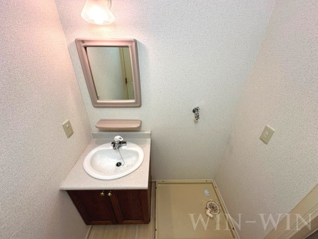 ホワイトタウン寺前の独立洗面台