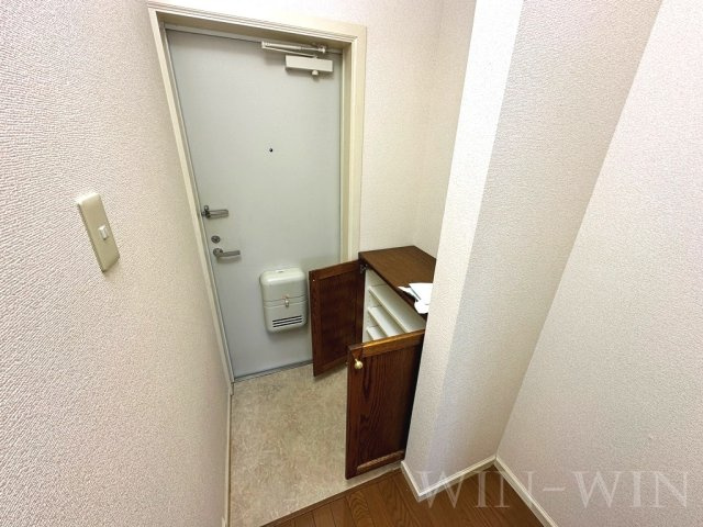 ホワイトタウン寺前の玄関