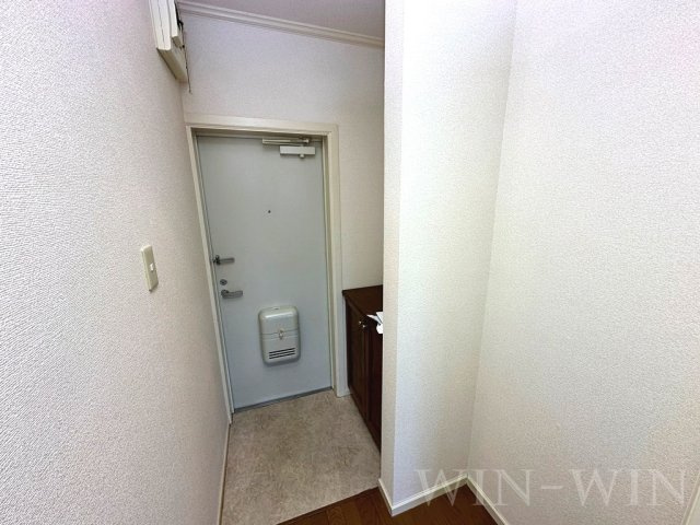 ホワイトタウン寺前の玄関