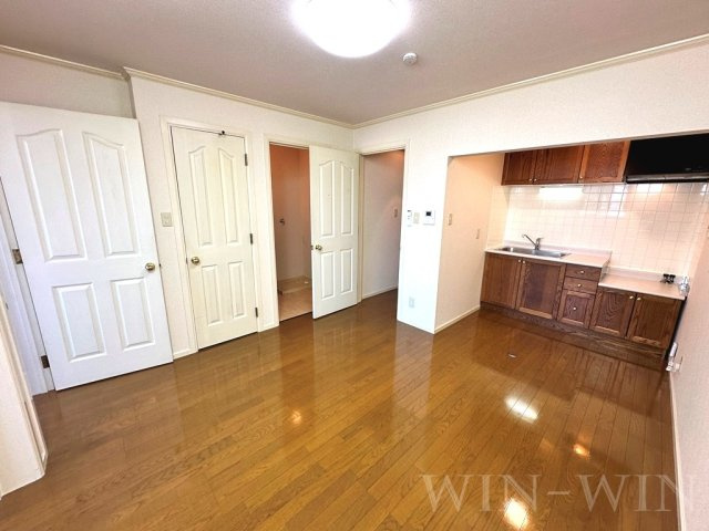 ホワイトタウン寺前の居間・リビング