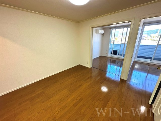 ホワイトタウン寺前の居間・リビング