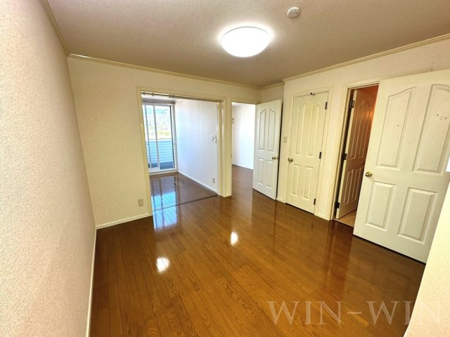 ホワイトタウン寺前の居間・リビング