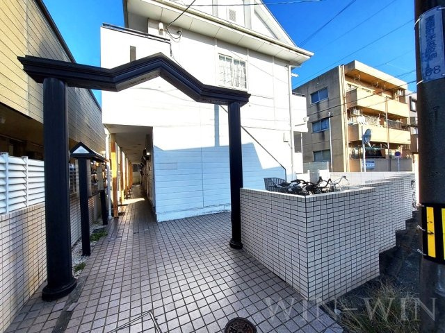 ペアパレス東田のエントランス