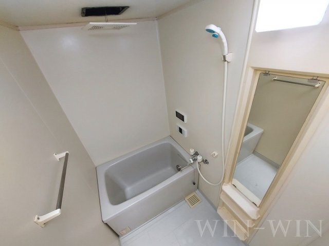 フリューゲル B棟の浴室