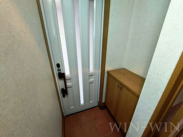 フリューゲル B棟の玄関