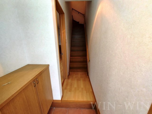 フリューゲル B棟の玄関