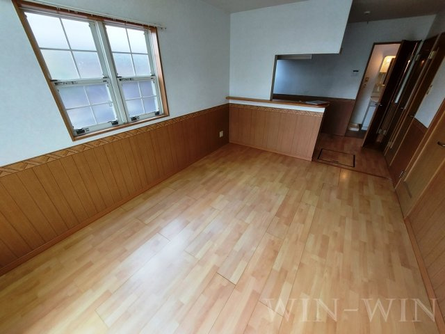 フリューゲル B棟の居間・リビング