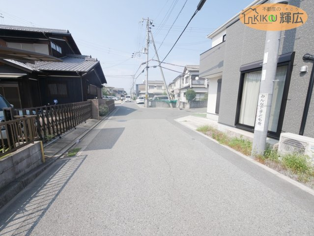 加古川市野口町野口　中古戸建の前面道路含む現地写真