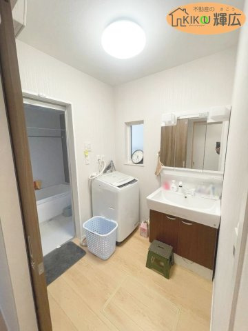 加古川市野口町野口　中古戸建の独立洗面台