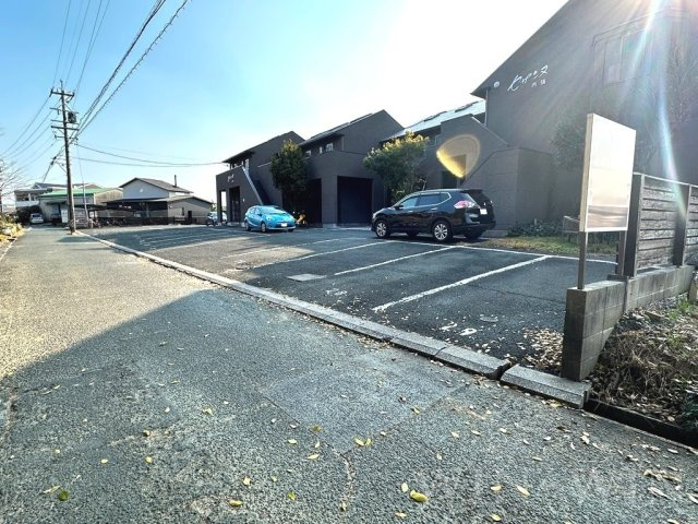セザンヌ内張の駐車場