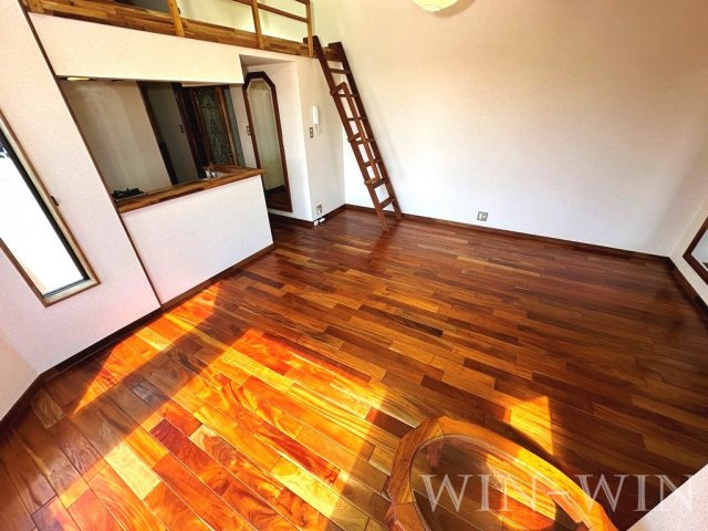 セザンヌ大岩 2の居間・リビング