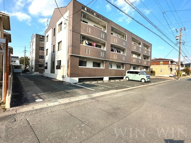 WEST COURT S棟の駐車場