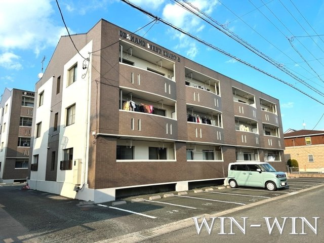 WEST COURT S棟の外観