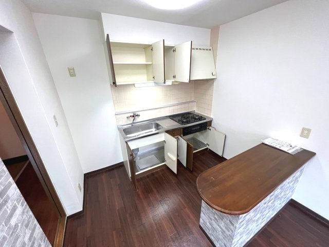 WEST COURT S棟のキッチン|イメージ（同建物内別部屋の写真です）