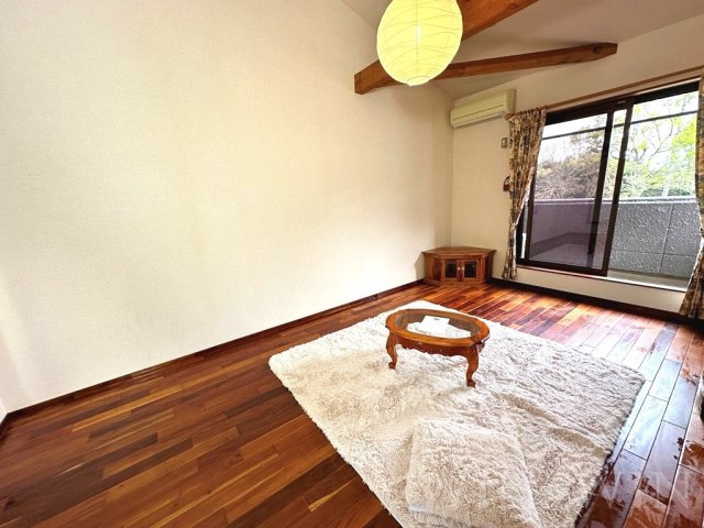 セザンヌ大岩の洋室