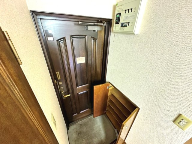 セザンヌ小鷹野 2の玄関