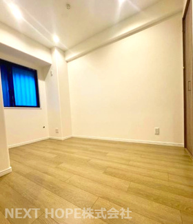 【洋室】 | エンゼルハイム・パークステージ四番館　リフォーム済１階のお部屋 | 洋室4.4帖です♪室内は令和７年２月素敵にリフォーム済み！お待たせ無しで即ご入居していただけます！！