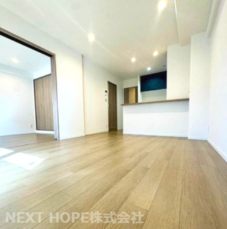 【居間・リビング】 | エンゼルハイム・パークステージ四番館　リフォーム済１階のお部屋 | LDKは約14帖です♪南向きバルコニーに面した明るく開放的な室内です！令和７年２月室内リフォーム済み！お待たせ無しで即ご入居していただけます！！