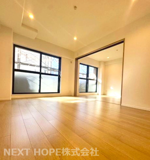 【居間・リビング】 | エンゼルハイム・パークステージ四番館　リフォーム済１階のお部屋 | リビングと洋室6帖の建具をオープンにしていただくとさらに広がる空間を確保できます！ぜひ現地でご確認ください！！